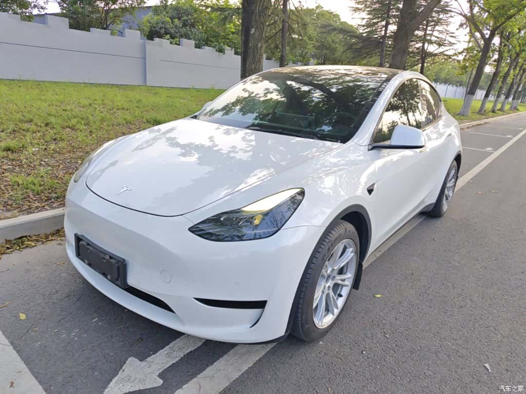 Tesla Model Y, 2022 2
