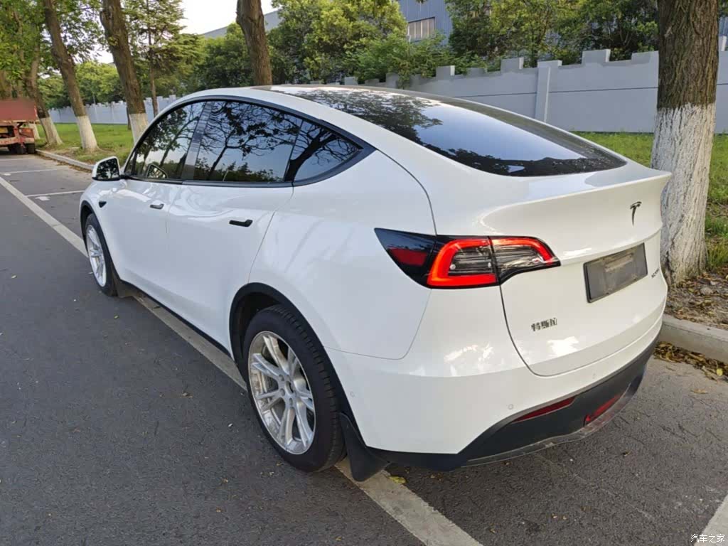 Tesla Model Y, 2022 все фото