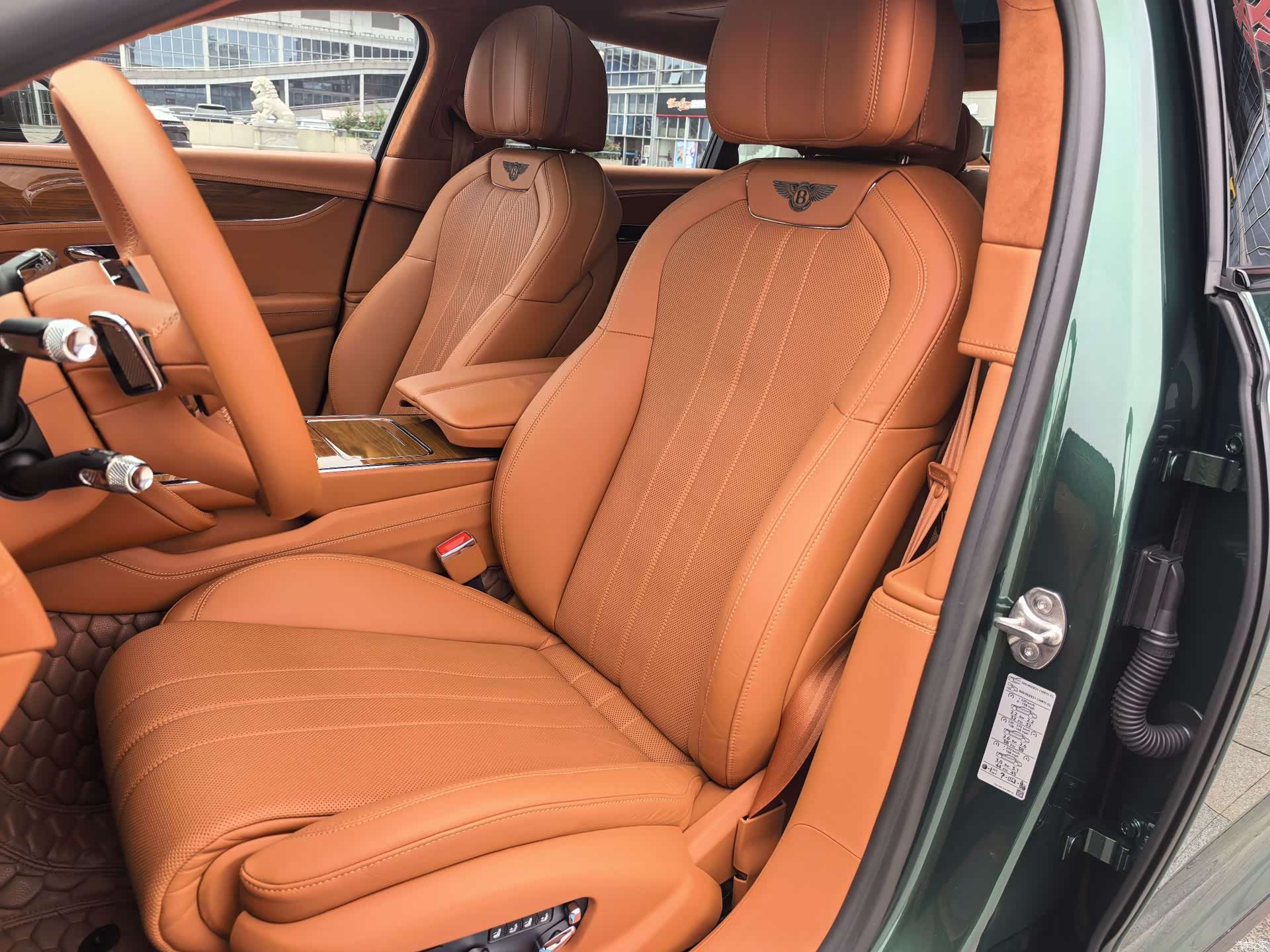 Bentley Flying Spur, 2022 14