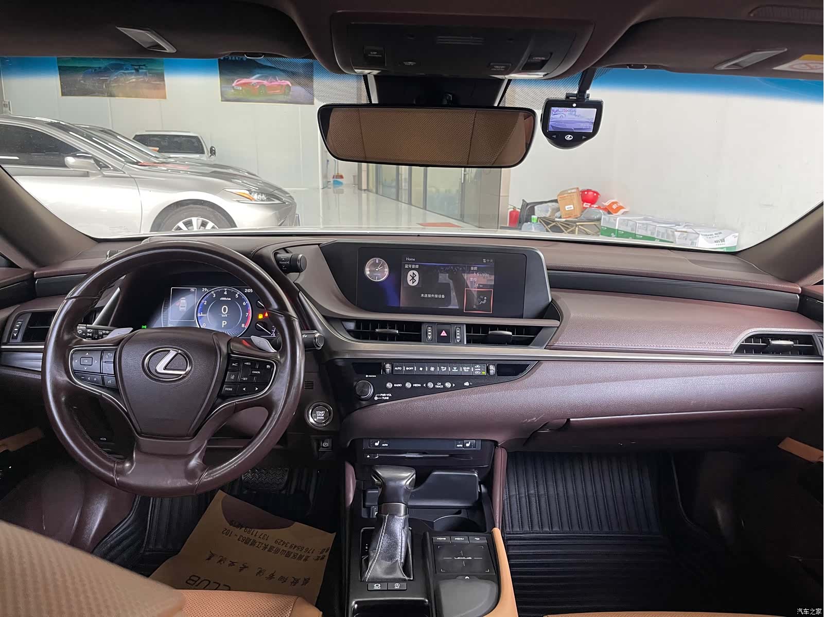 Lexus ES, 2019 все фото