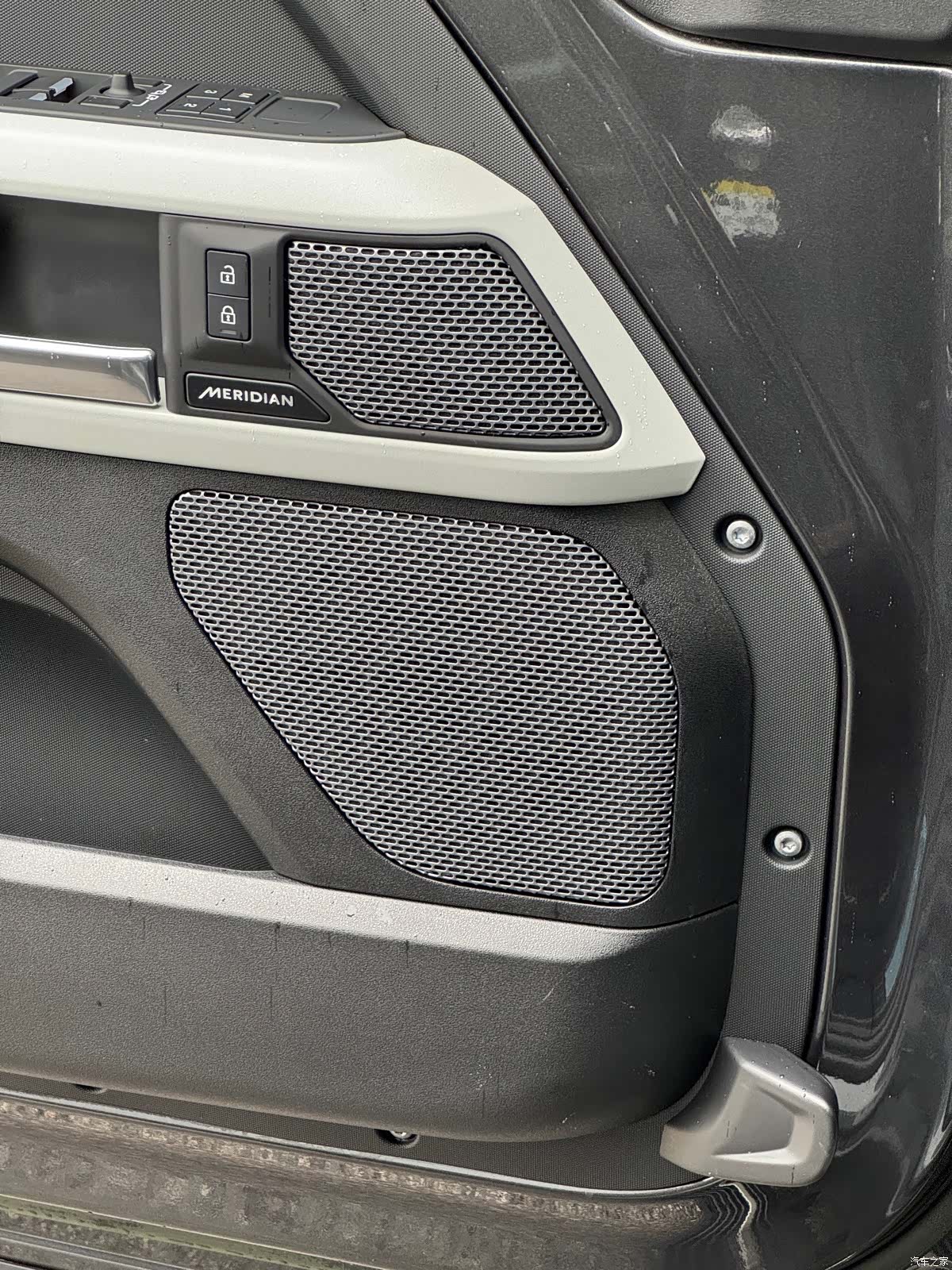 Land Rover Defender, 2023 12