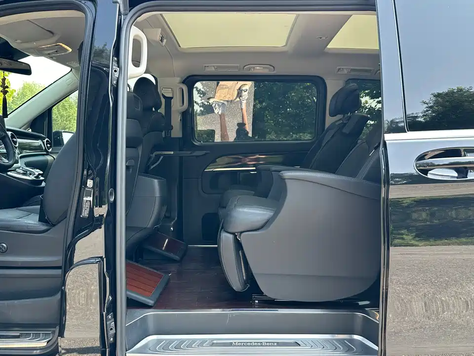 Mercedes-Benz V-class