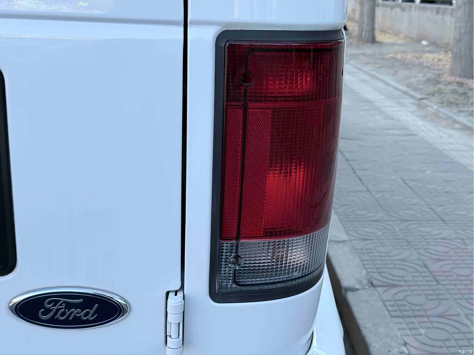 Ford E350, 2015 28