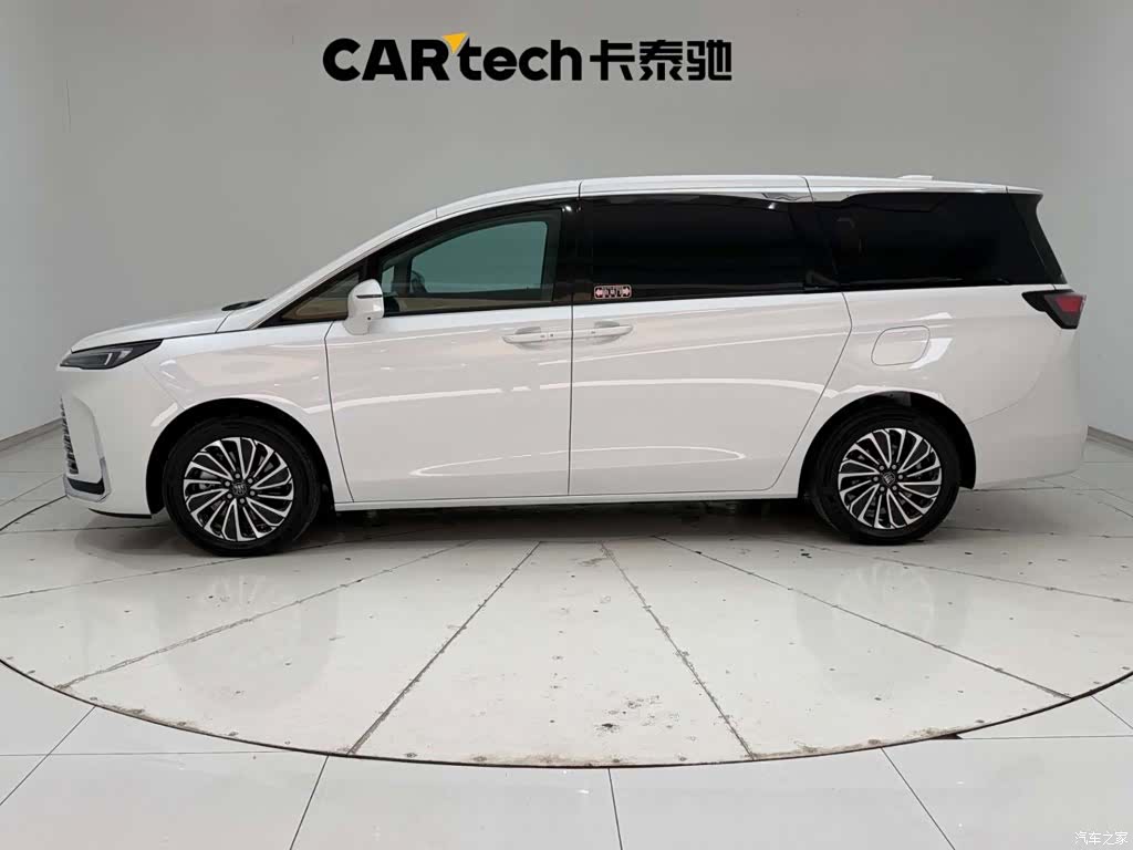 Buick GL8, 2025 6