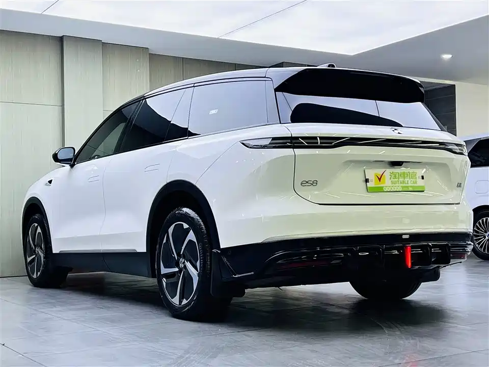 NIO ES8
