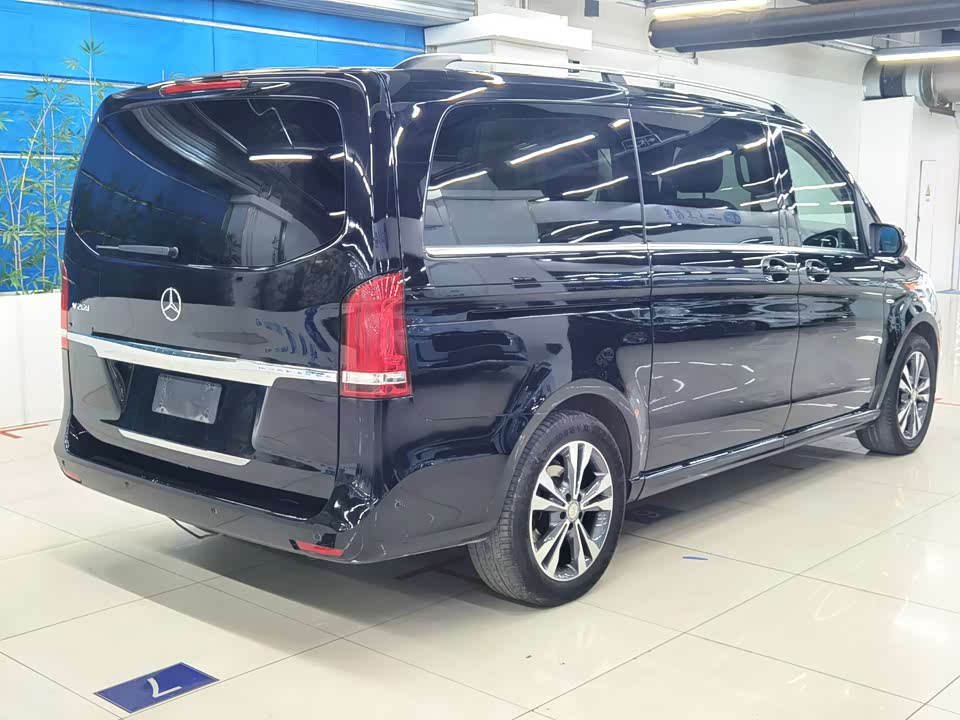 Mercedes-Benz V-class