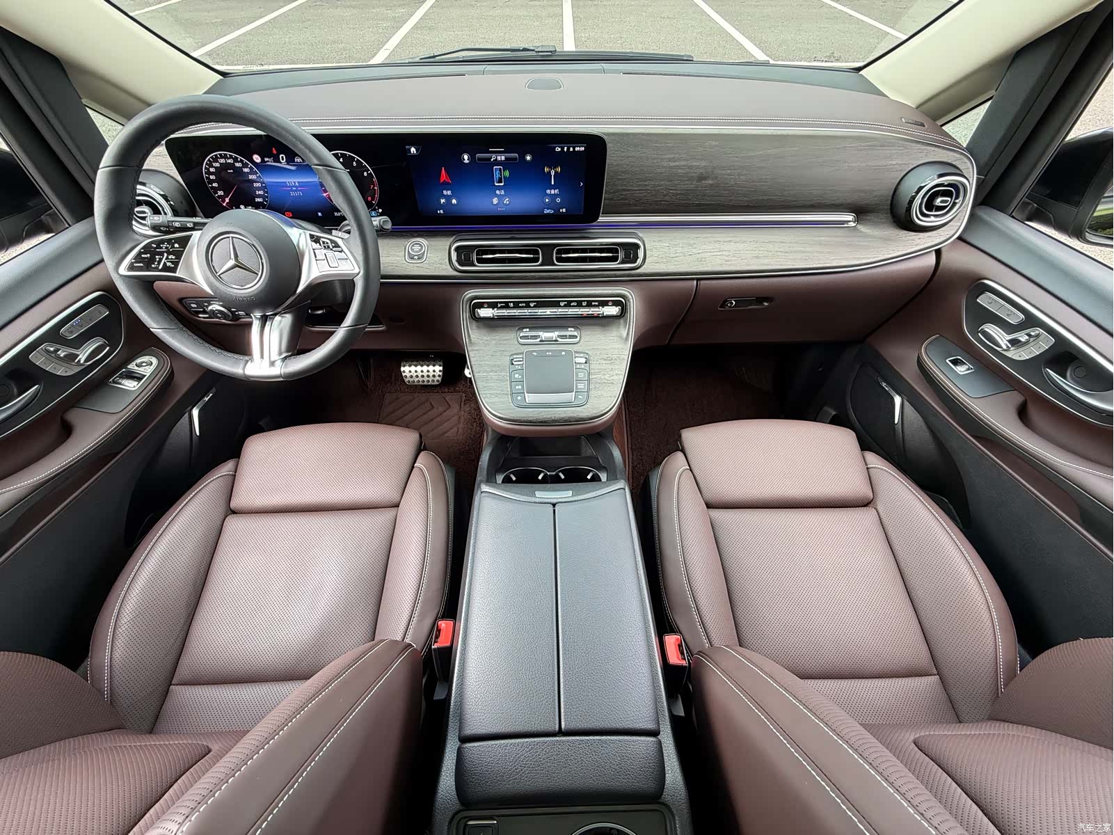 Mercedes-Benz V-Class, 2025 12