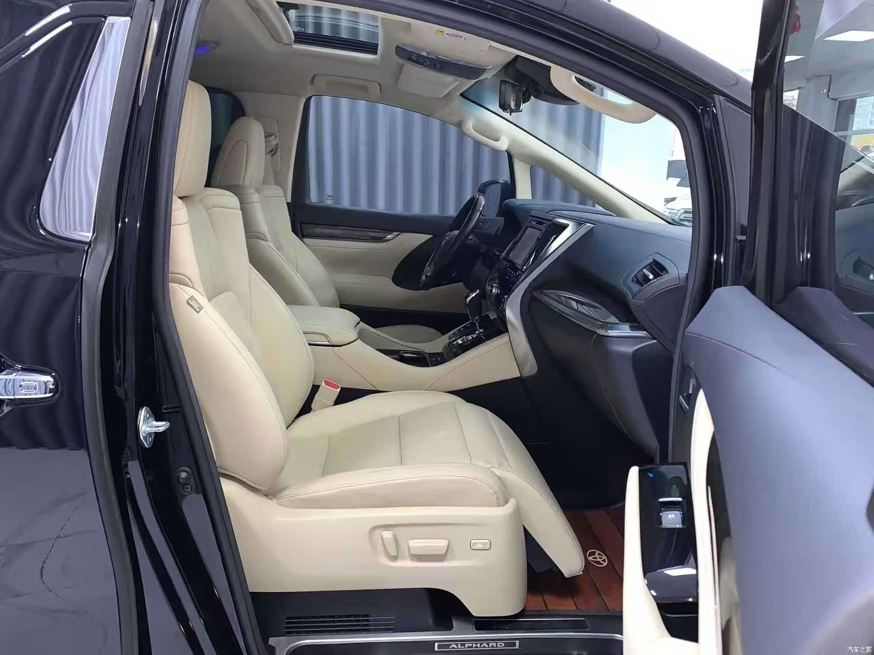 Toyota Alphard, 2019 8