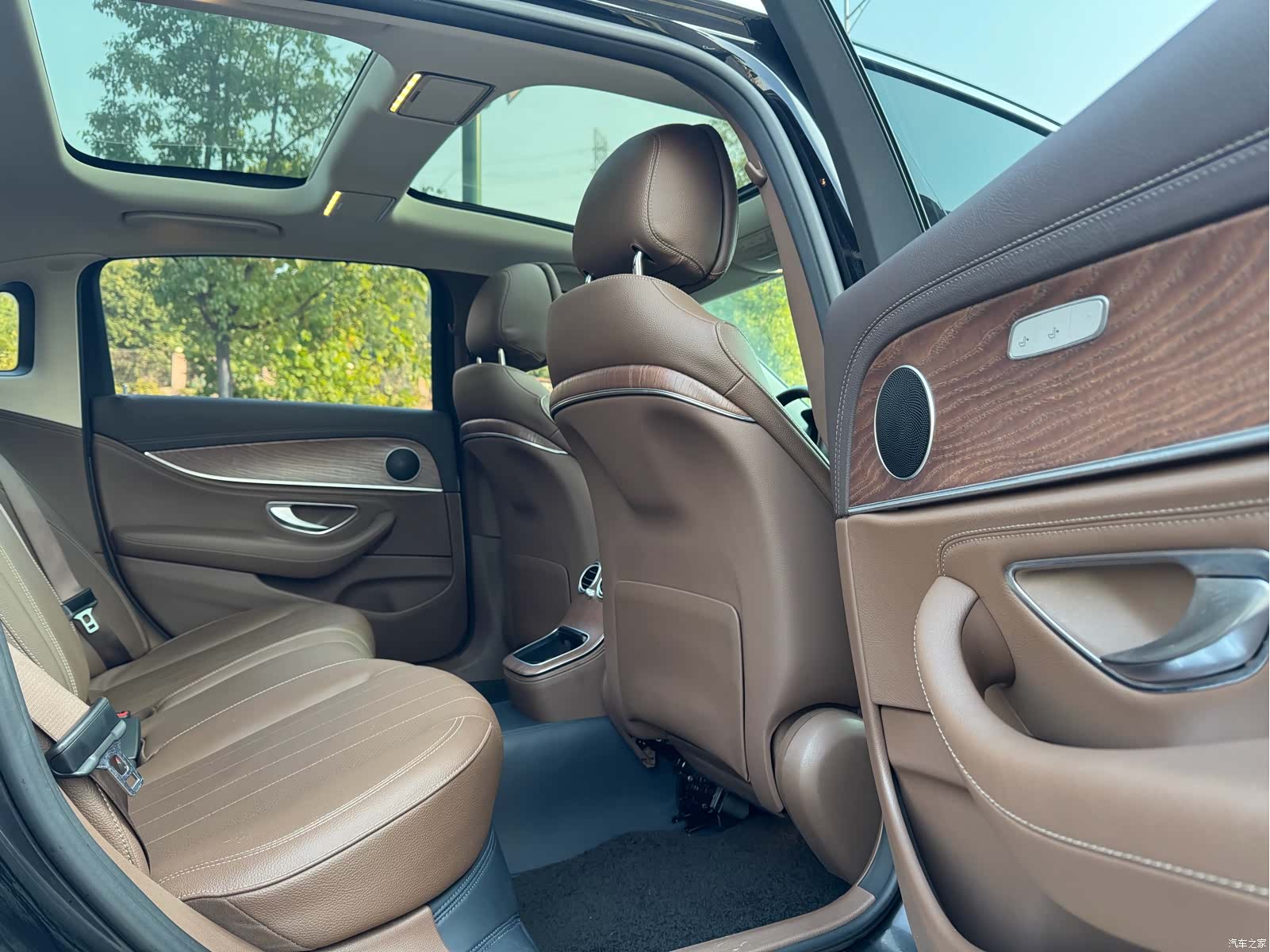 Mercedes-Benz E-Class, 2022 13