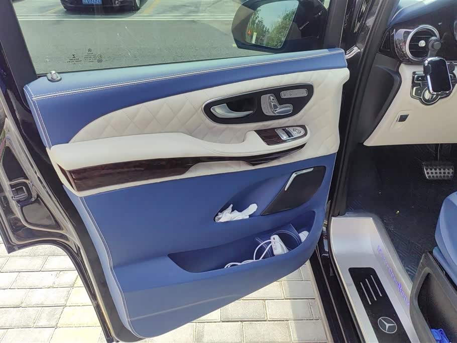 Mercedes-Benz V-class