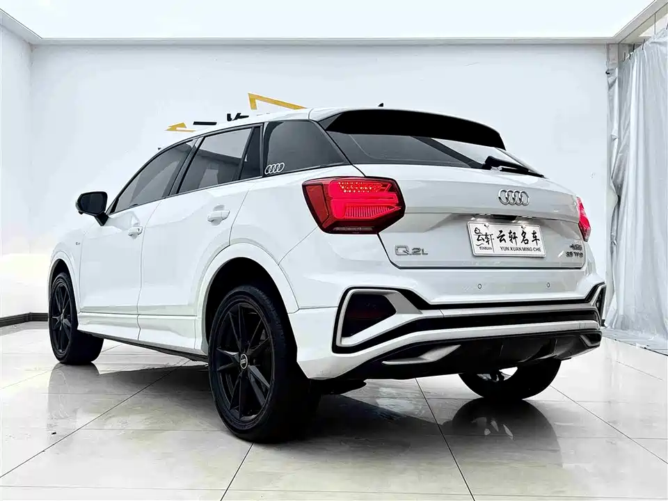 Audi Q2L