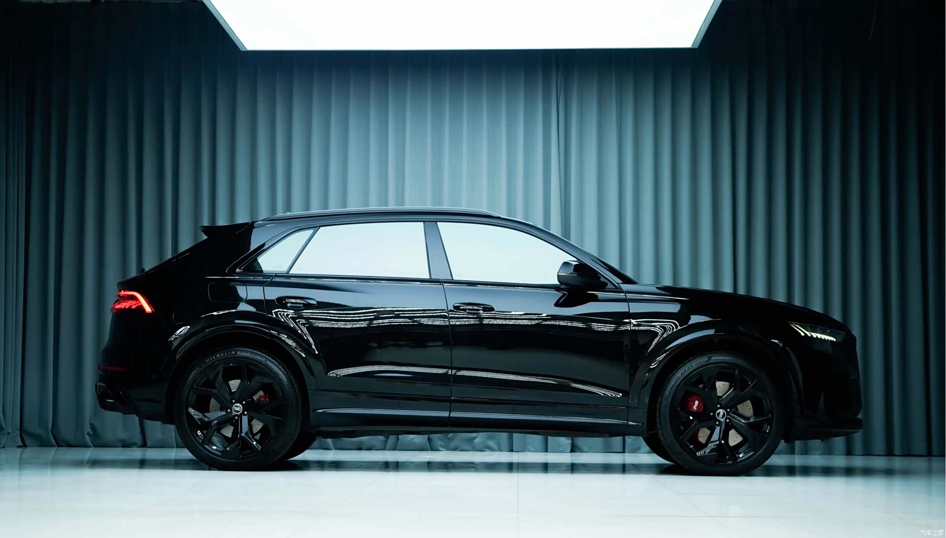 Audi Q8, 2022 3