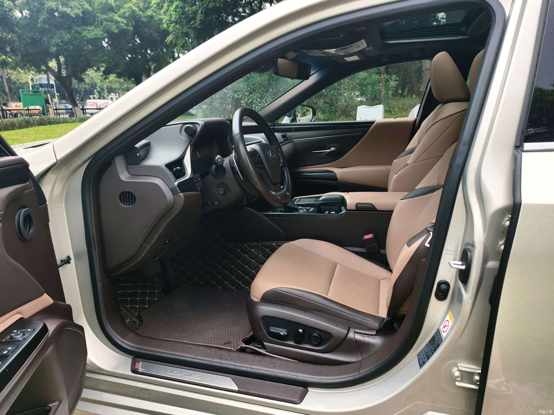 Lexus ES, 2019 11