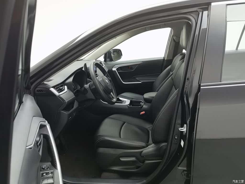 Toyota RAV4, 2023 10