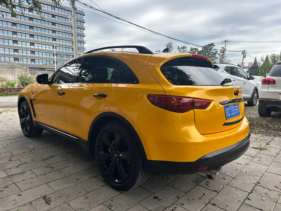 Infiniti QX70