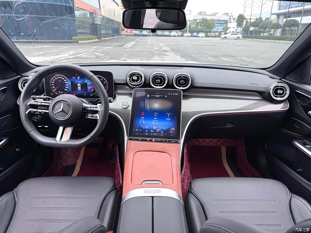 Mercedes-Benz C-Class, 2024 3