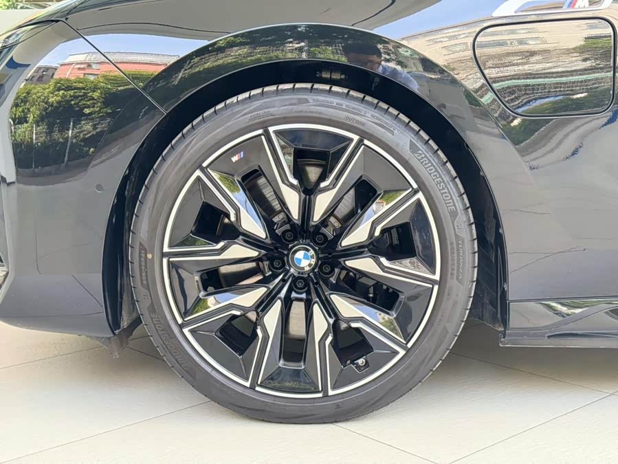 BMW i7 M70L 2025, фото 9