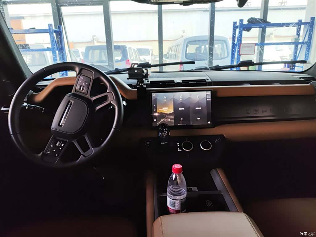 Land Rover Defender, 2025 2