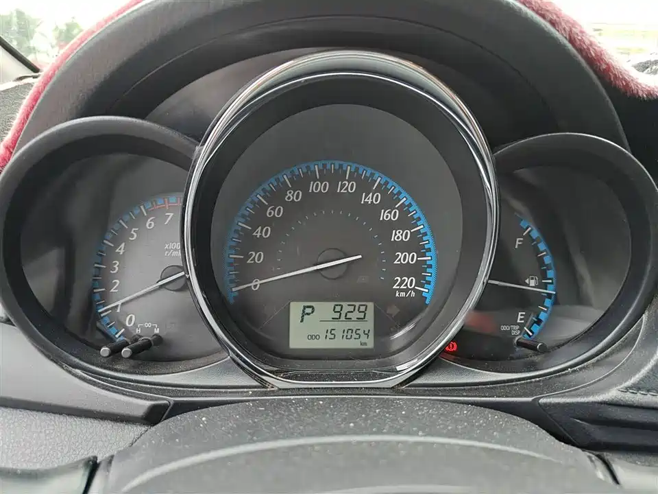 Toyota YARiS L to enjoy