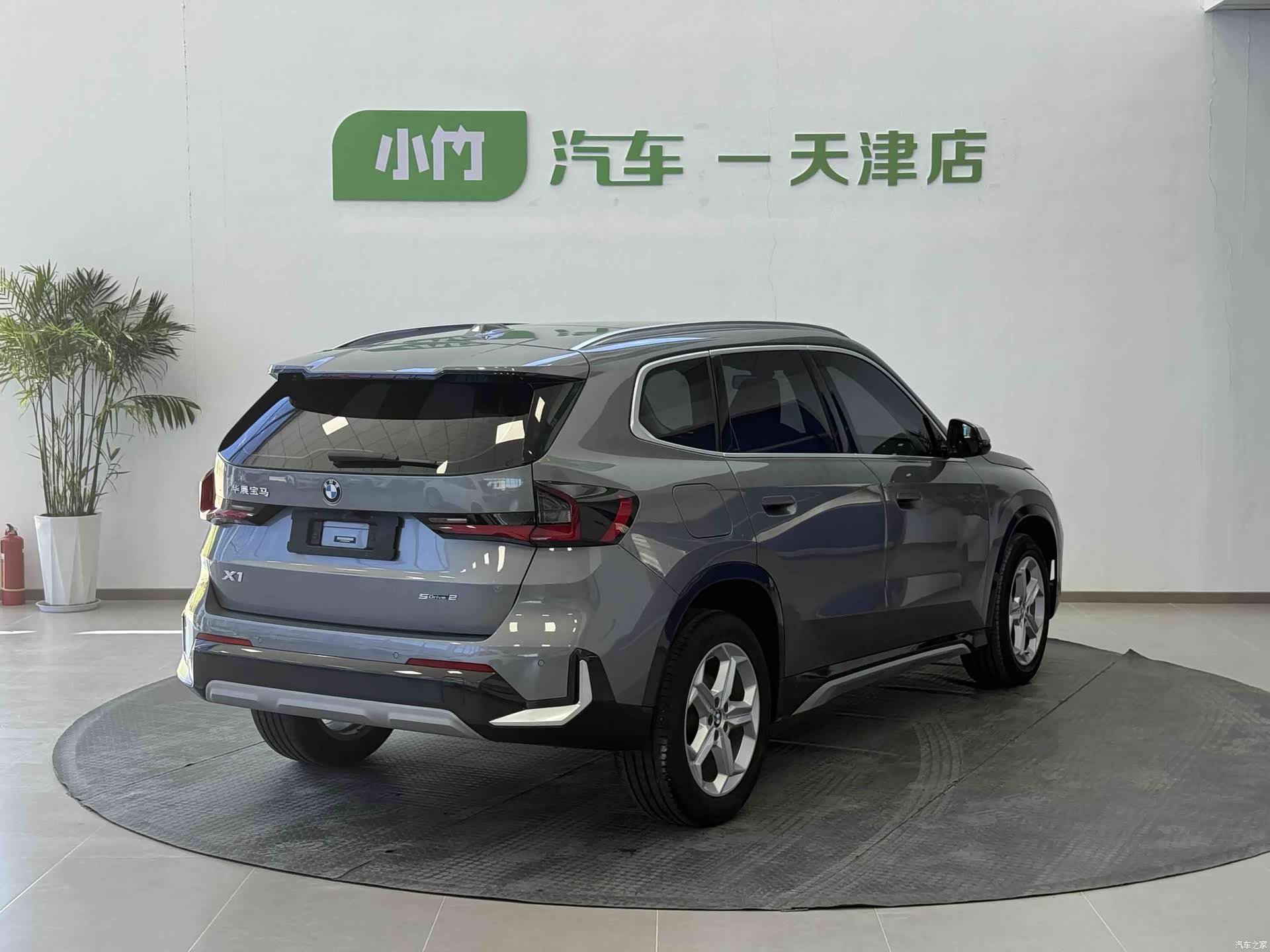 BMW X1, 2023 все фото
