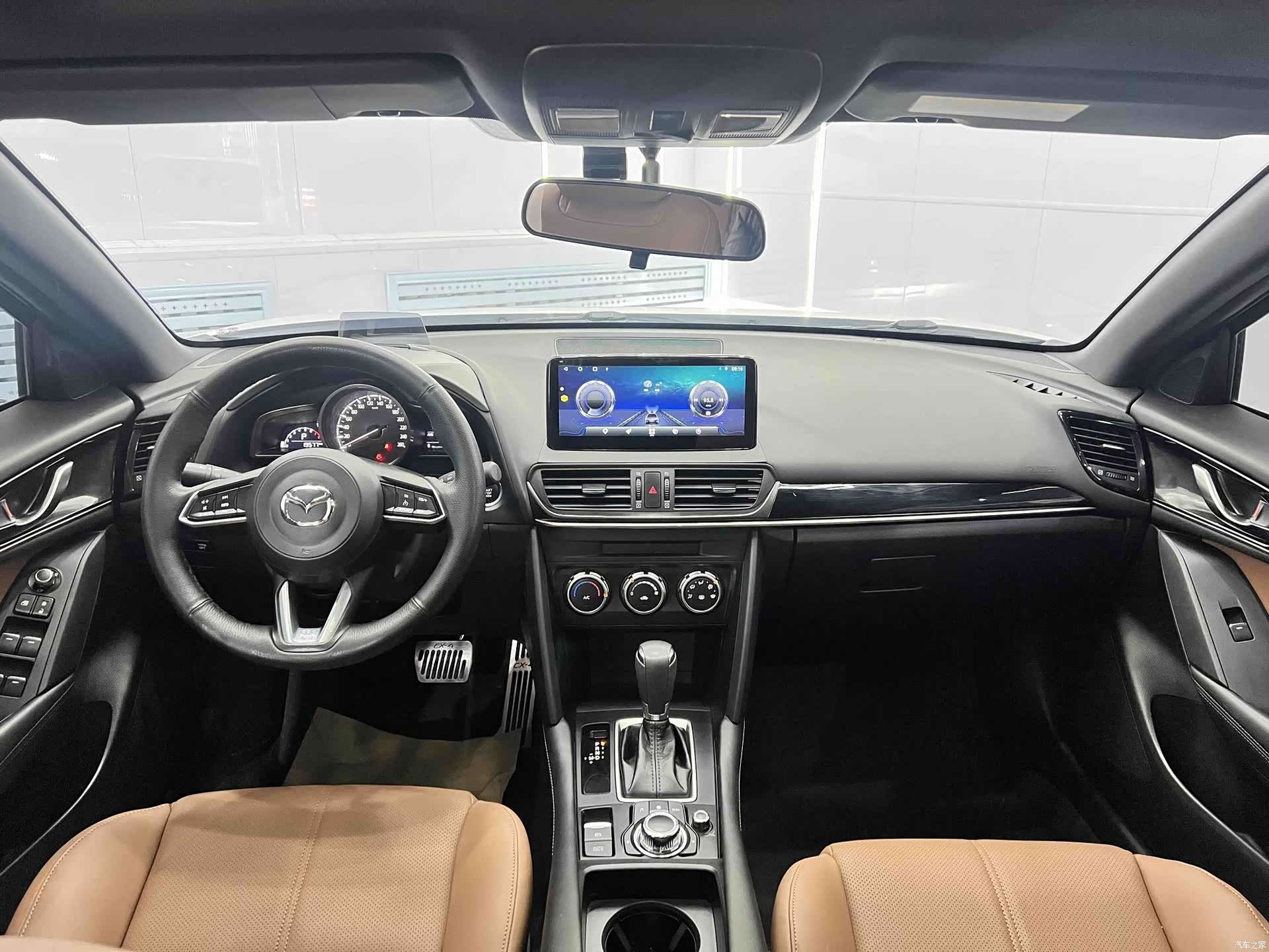 Mazda CX-4, 2023 13