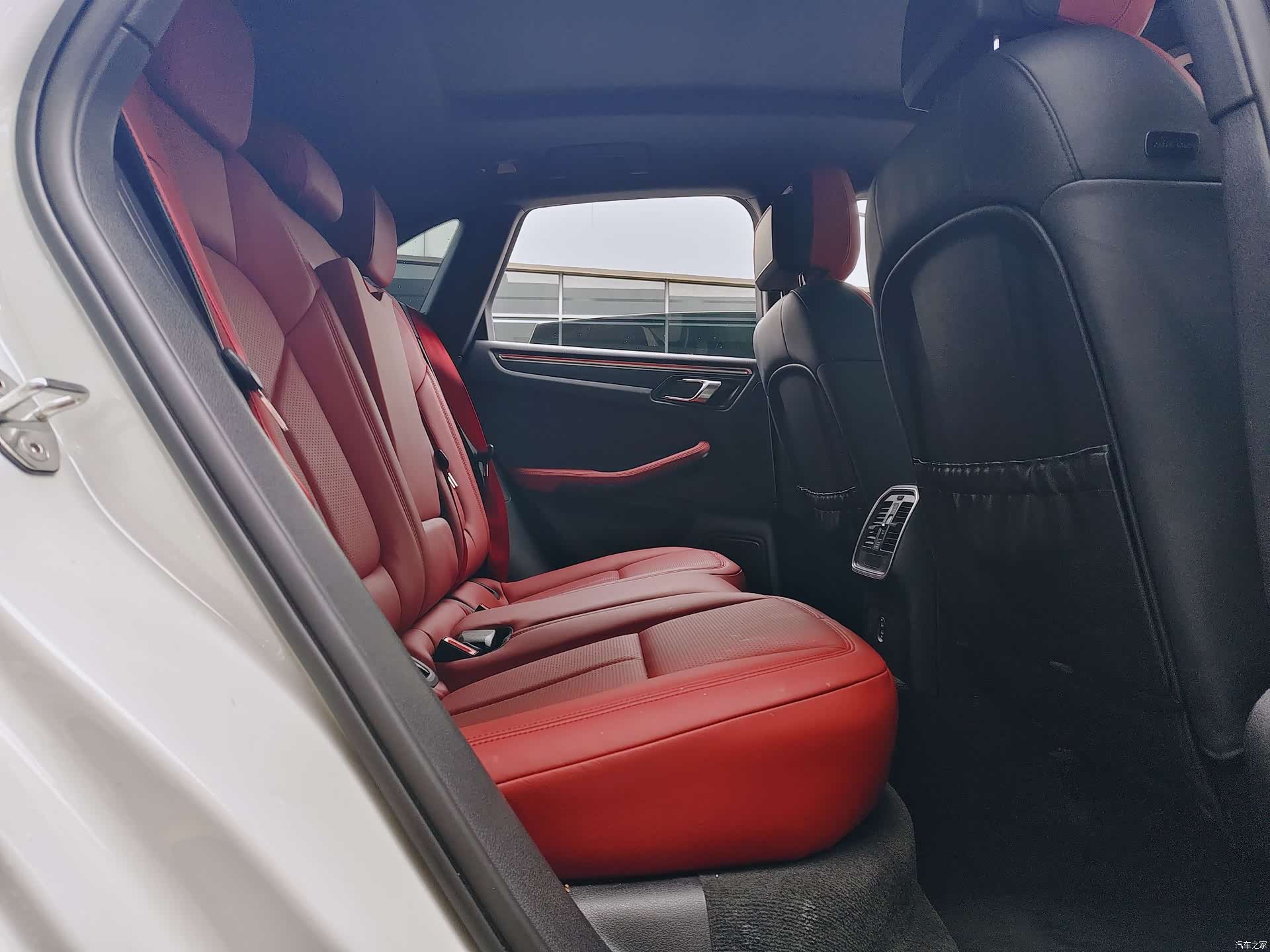 Porsche Macan, 2023 все фото