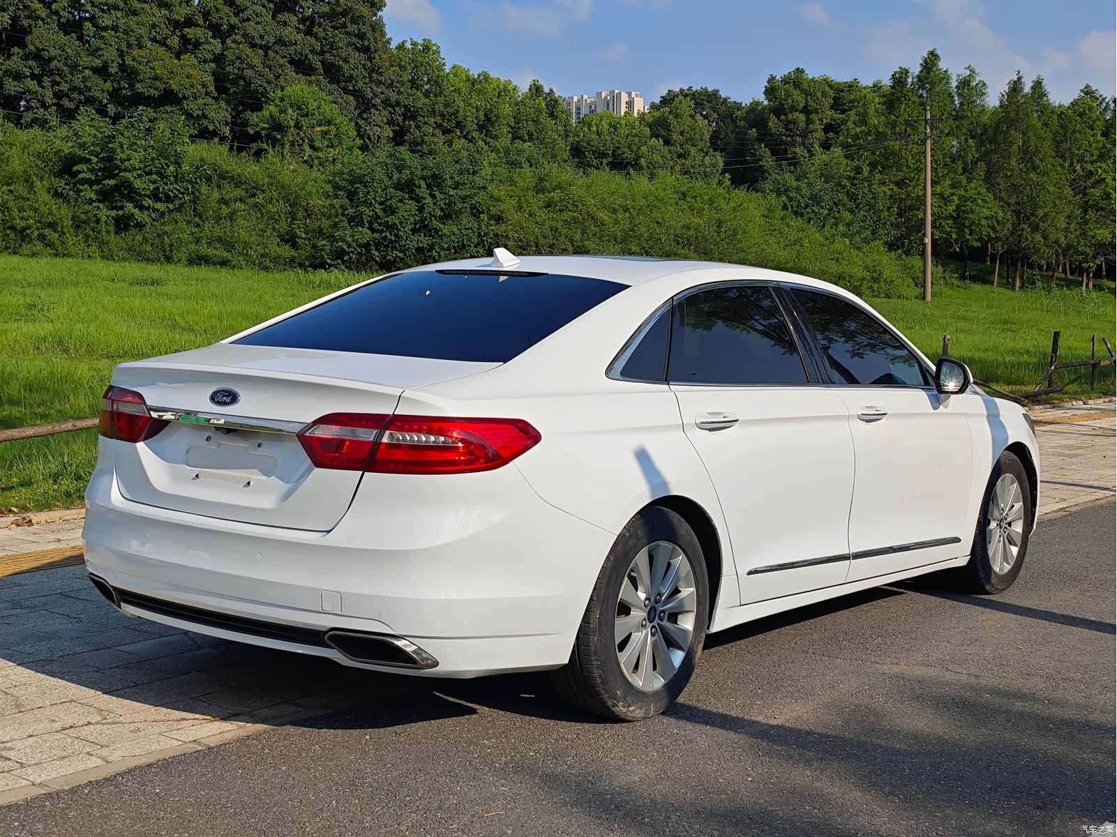 Ford Taurus, 2017 7