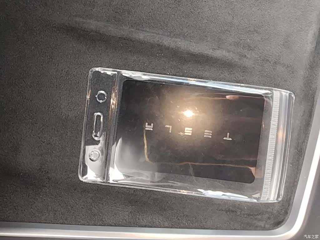 Tesla Model Y, 2025 9
