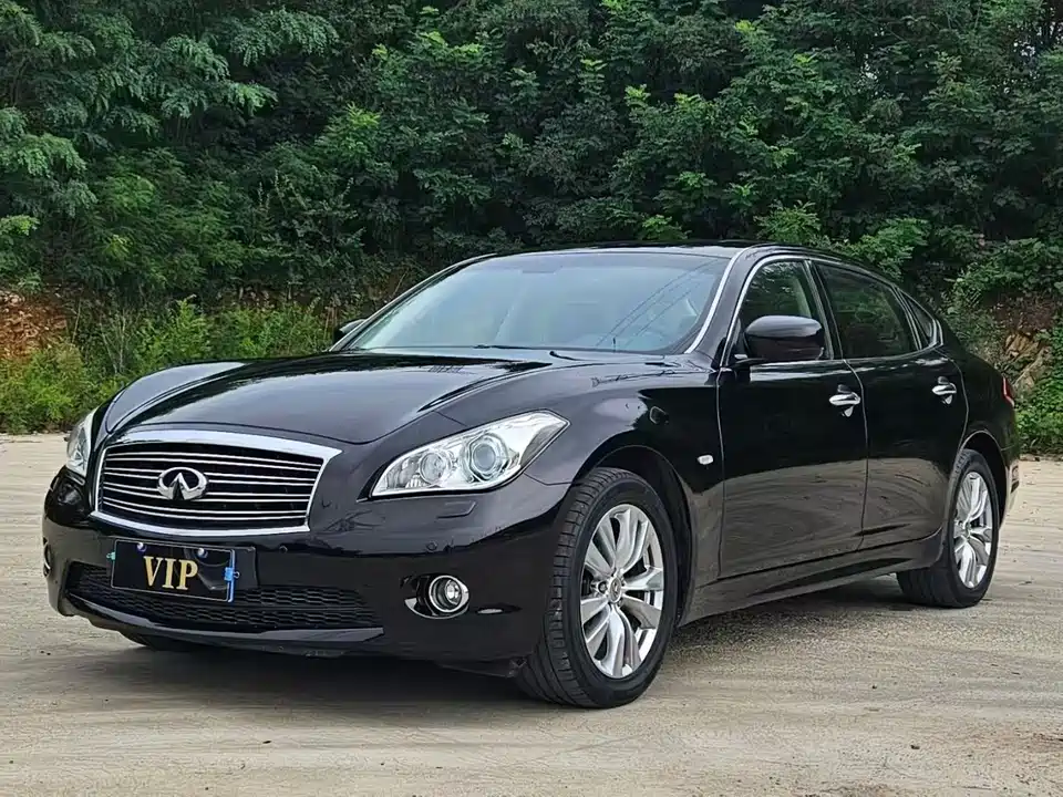 Infiniti Q70
