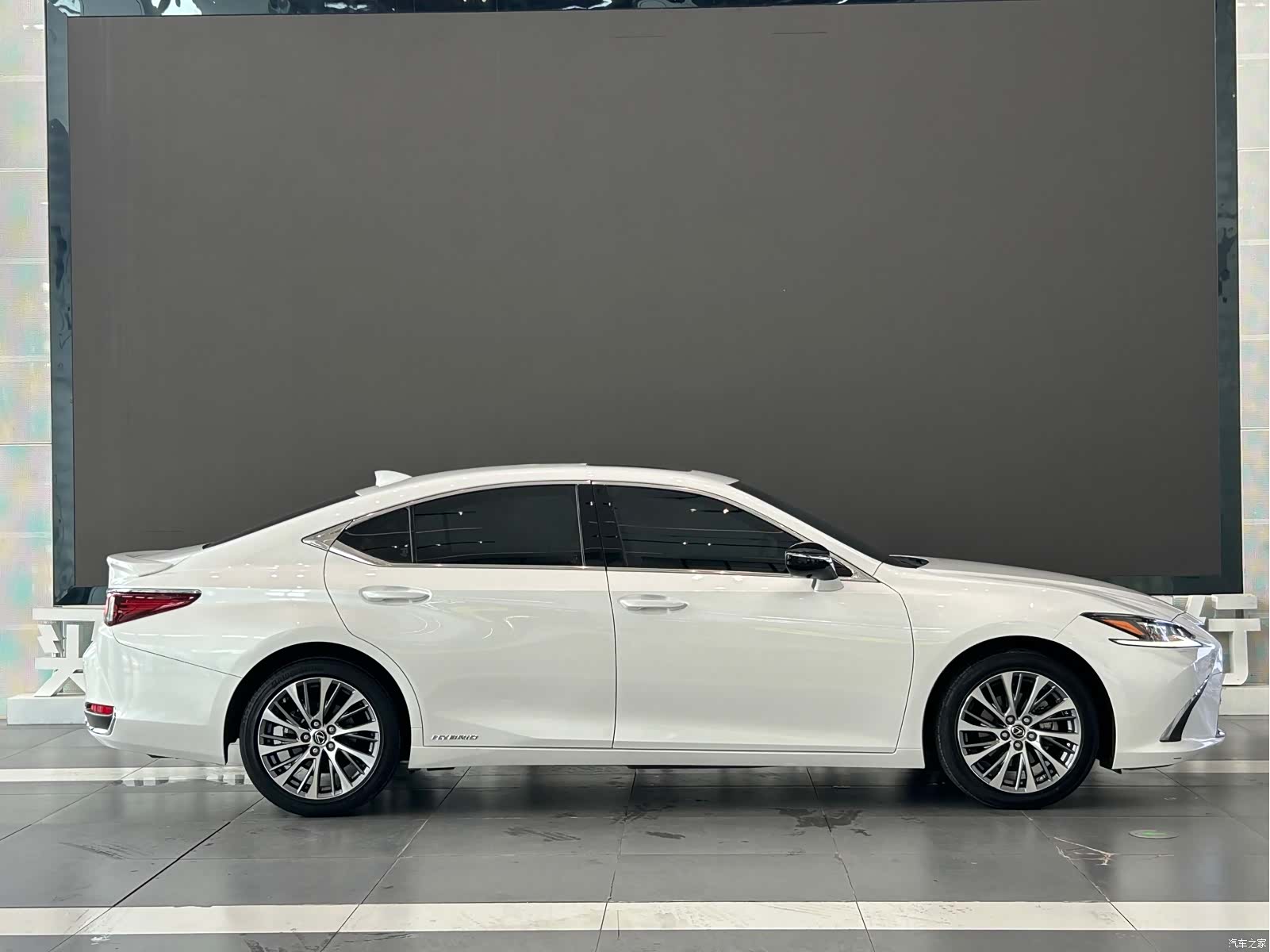 Lexus ES, 2021 12
