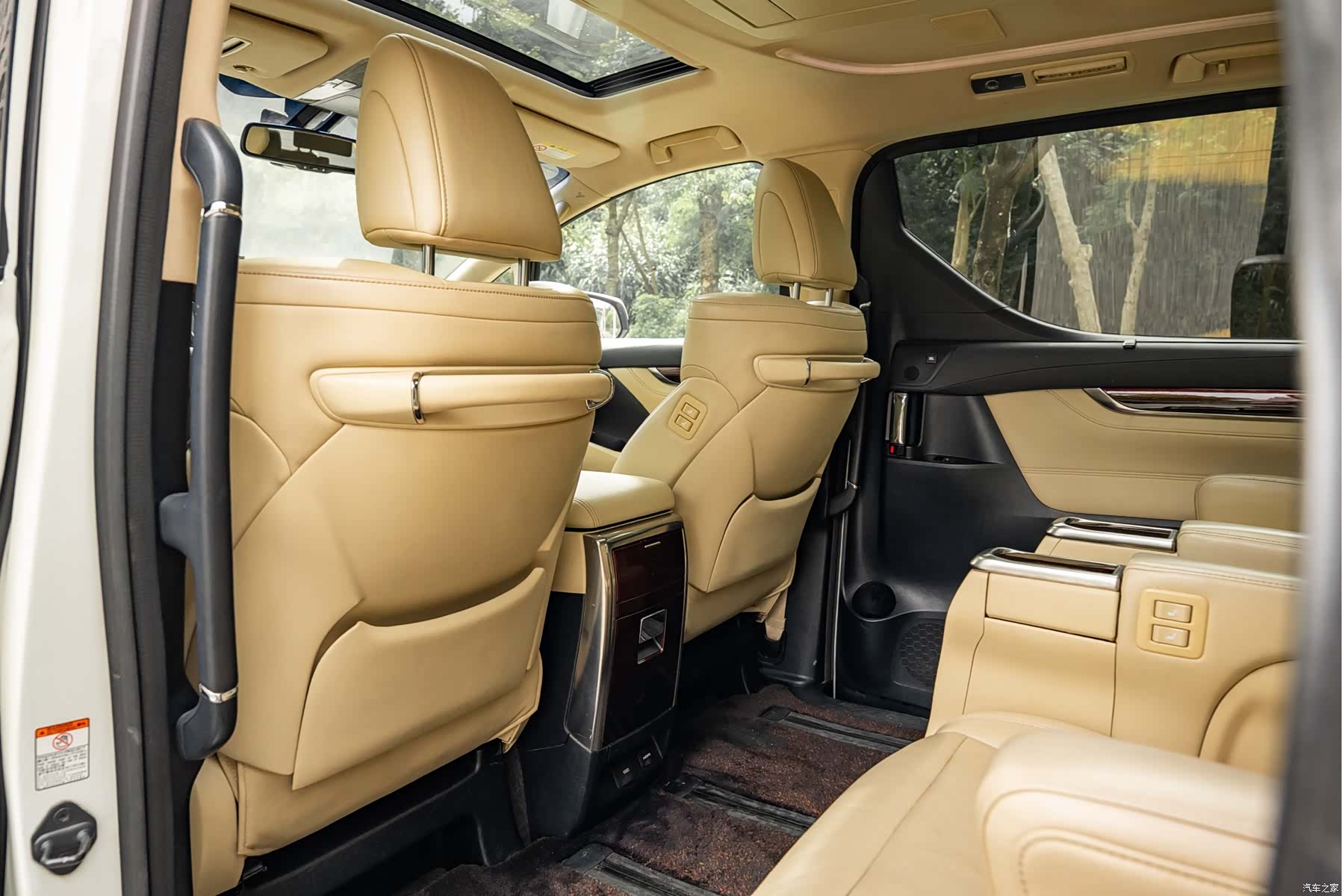 Toyota Alphard, 2015 14
