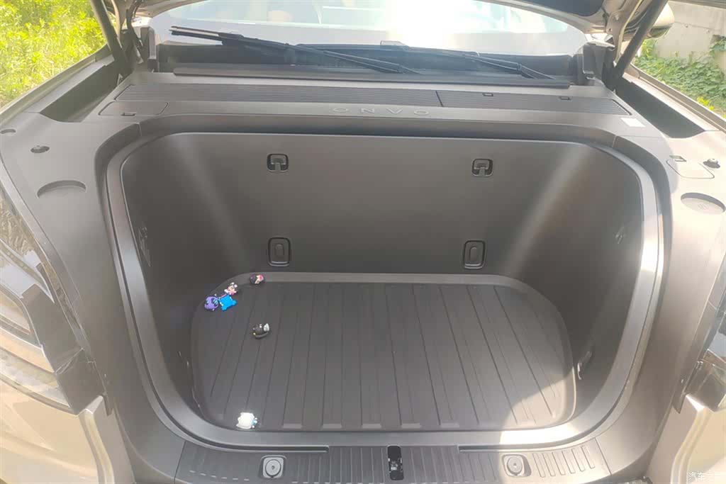 NIO L90, 2026 10