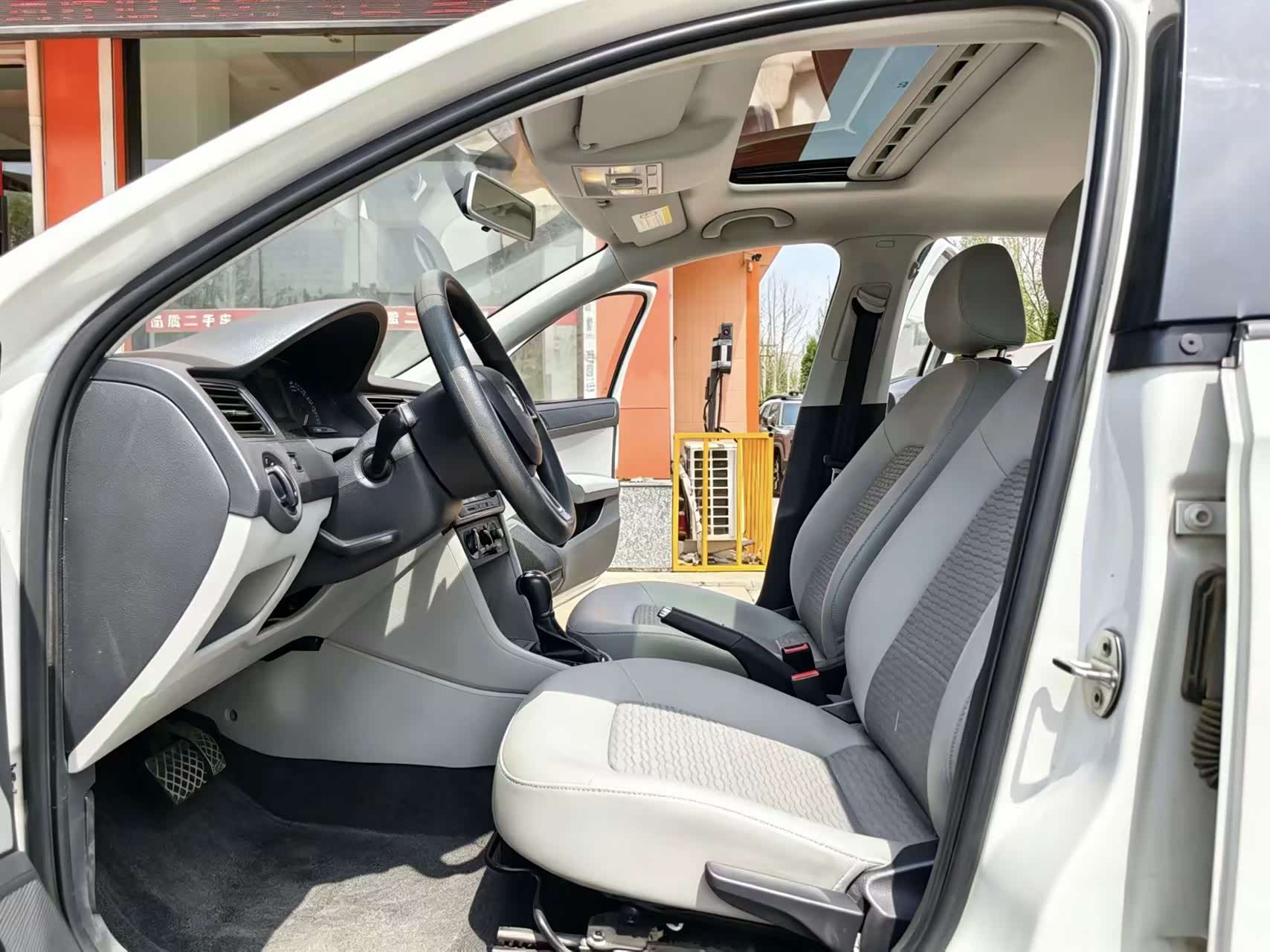 Skoda Rapid, 2017 3