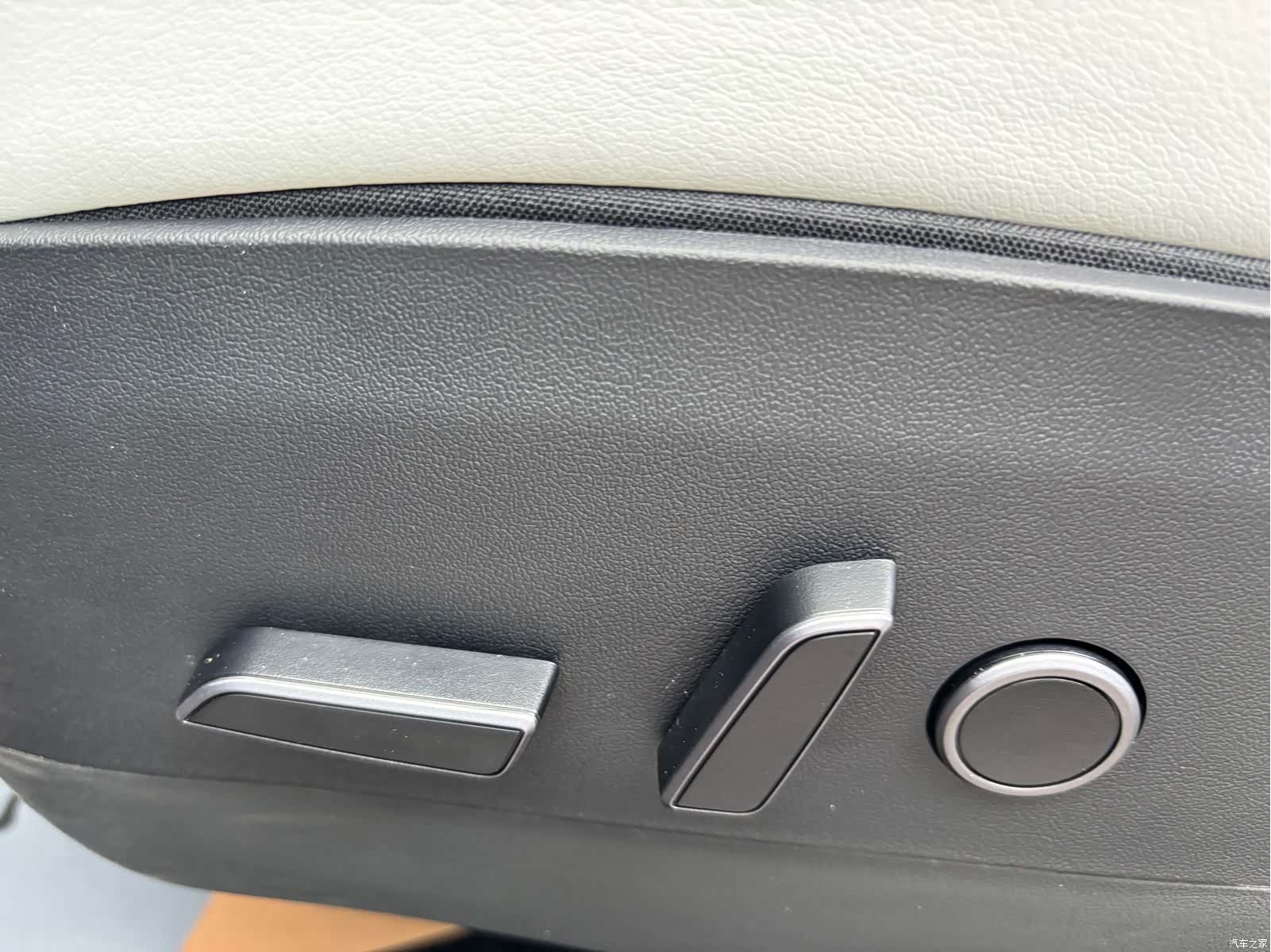 Tesla Model Y, 2023 17