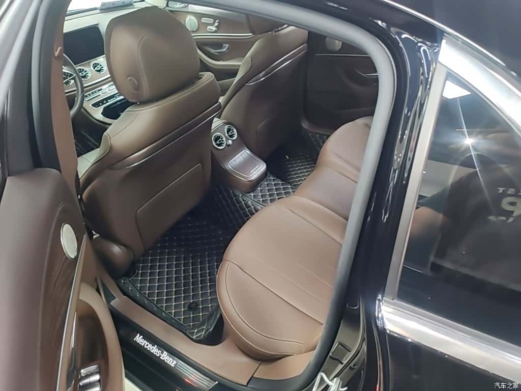 Mercedes-Benz E-Class, 2023 17