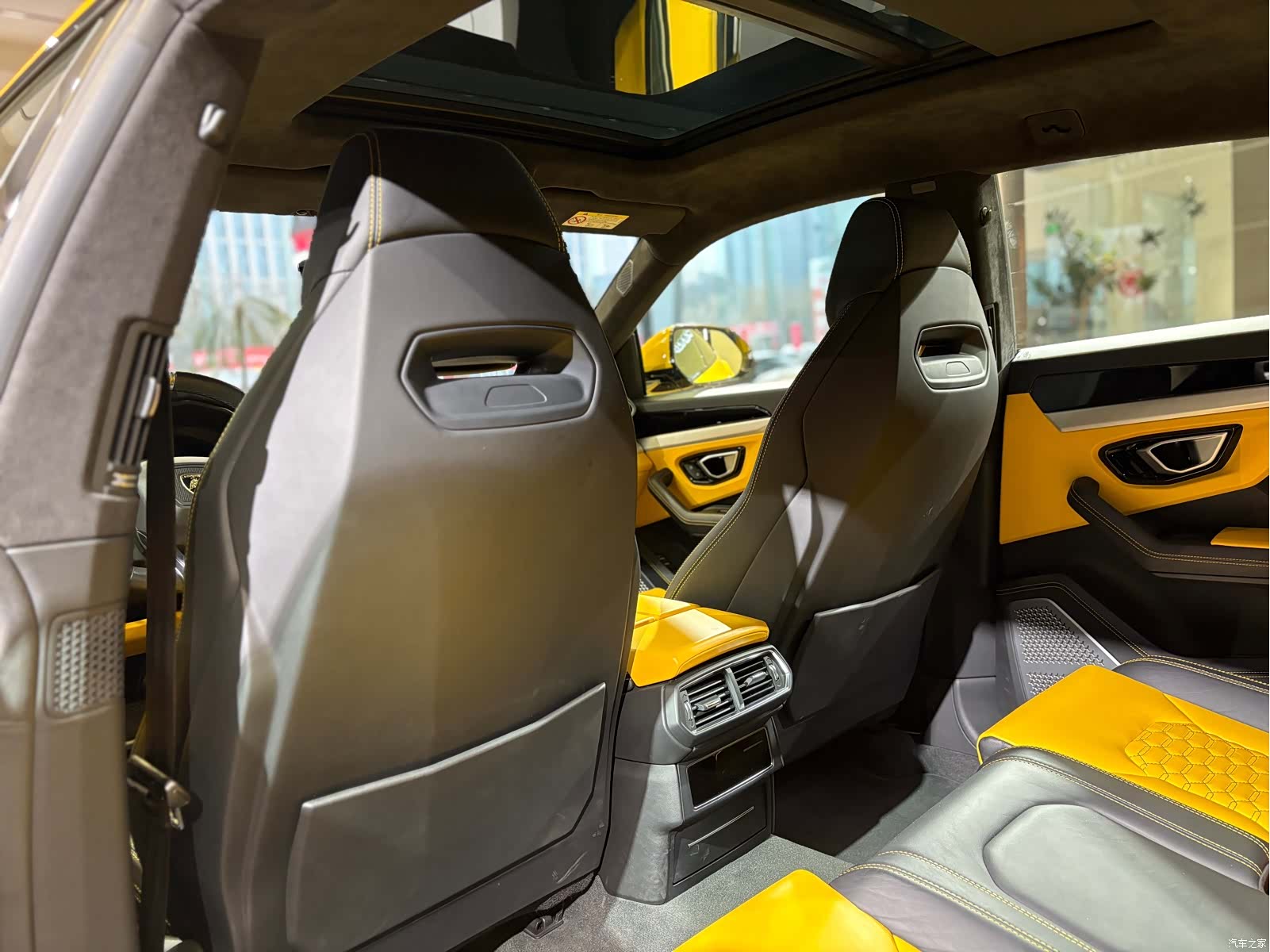 Lamborghini Urus, 2019 11