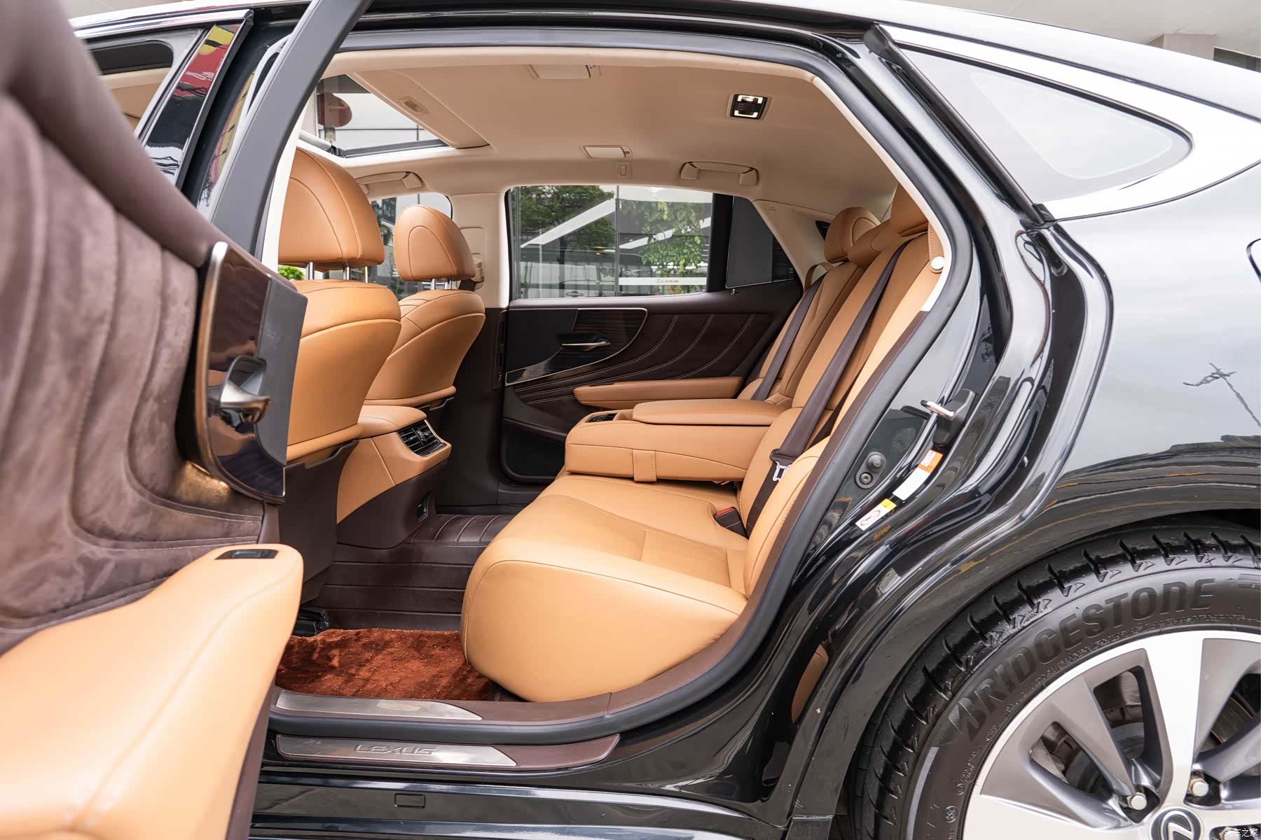 Lexus LS, 2019 10