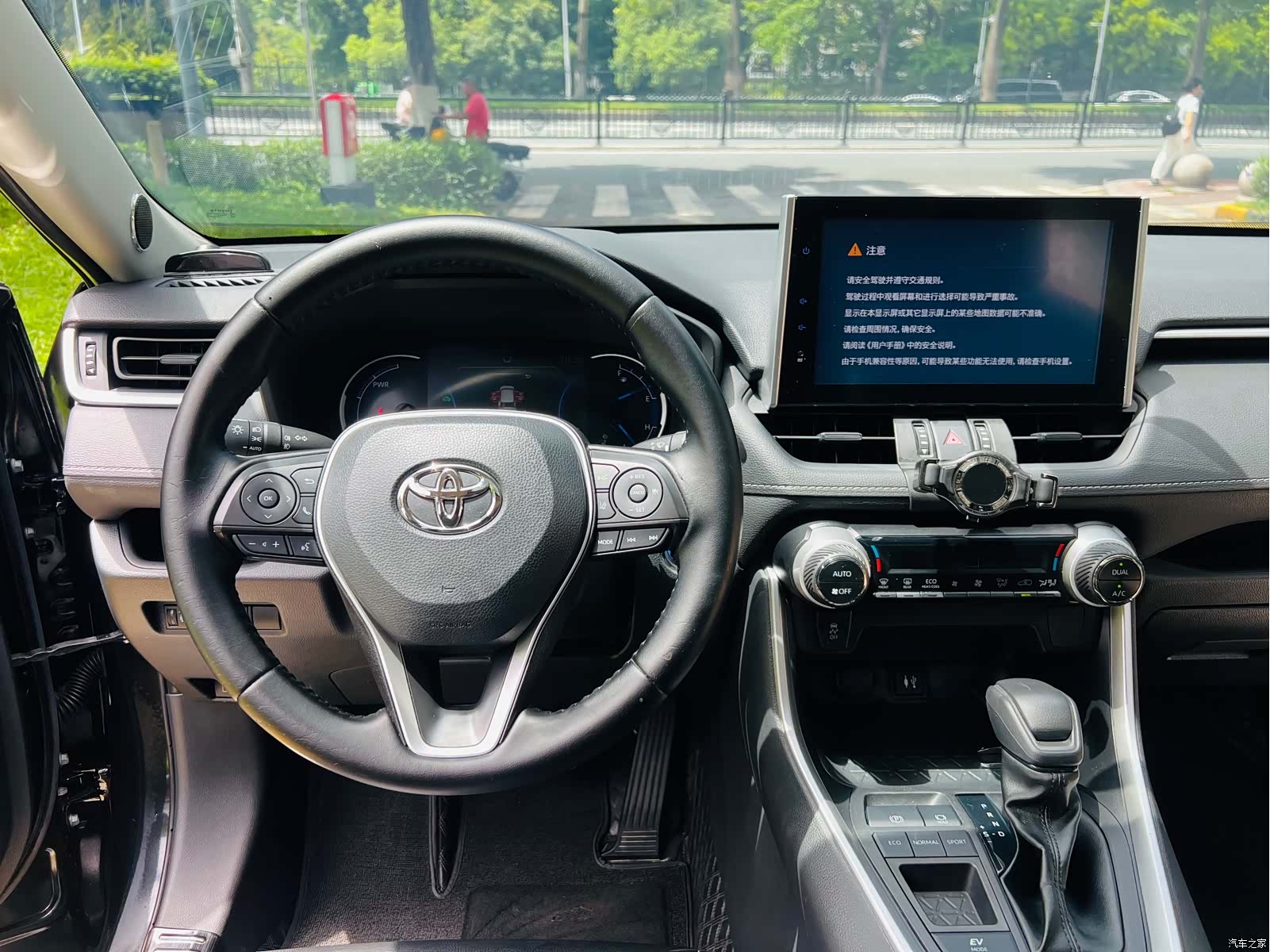 Toyota RAV4, 2022 13