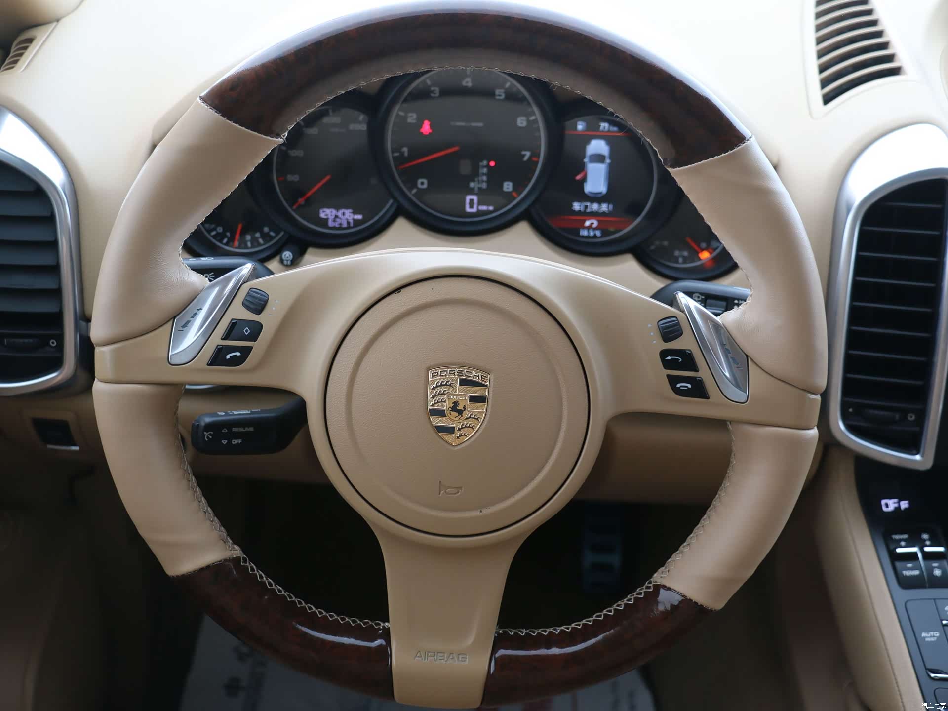 Porsche Cayenne, 2013 10