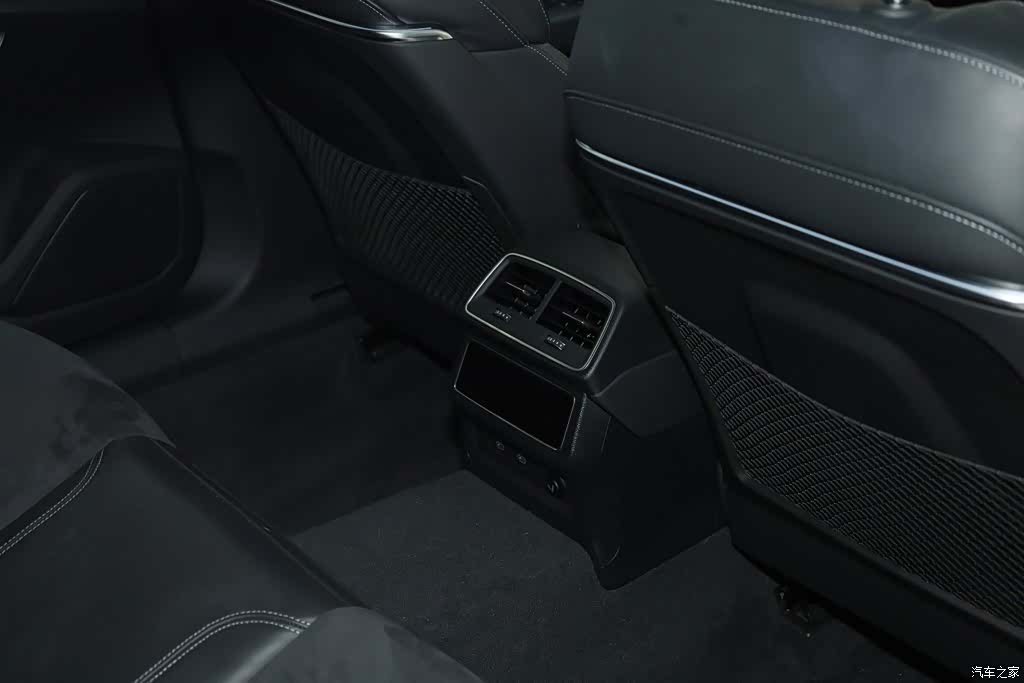 Audi A7L, 2024 23