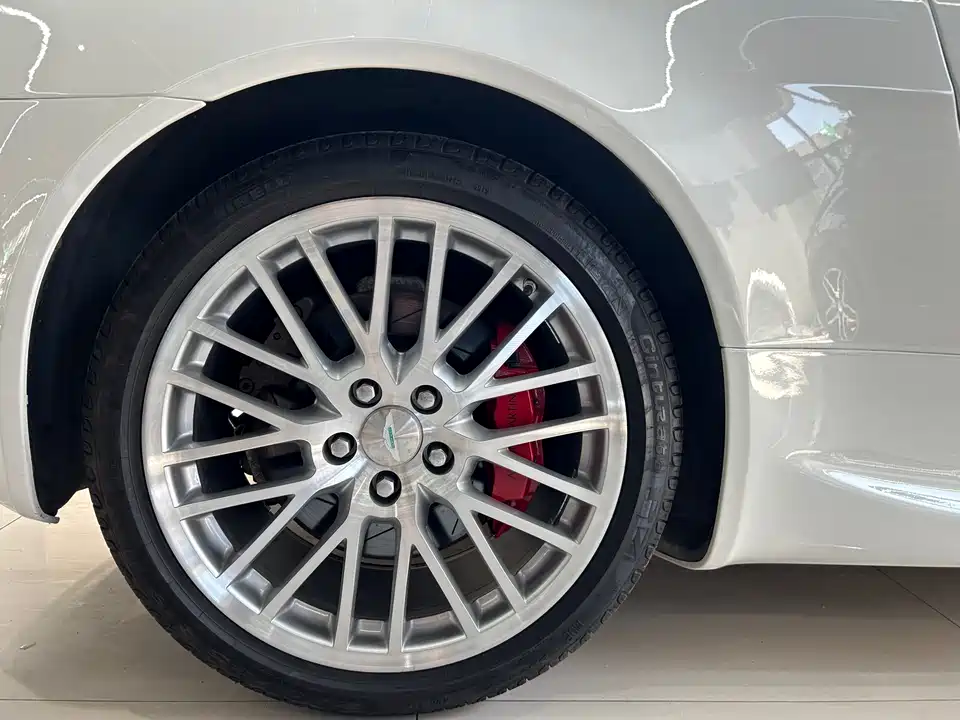 Aston Martin V8 Vantage