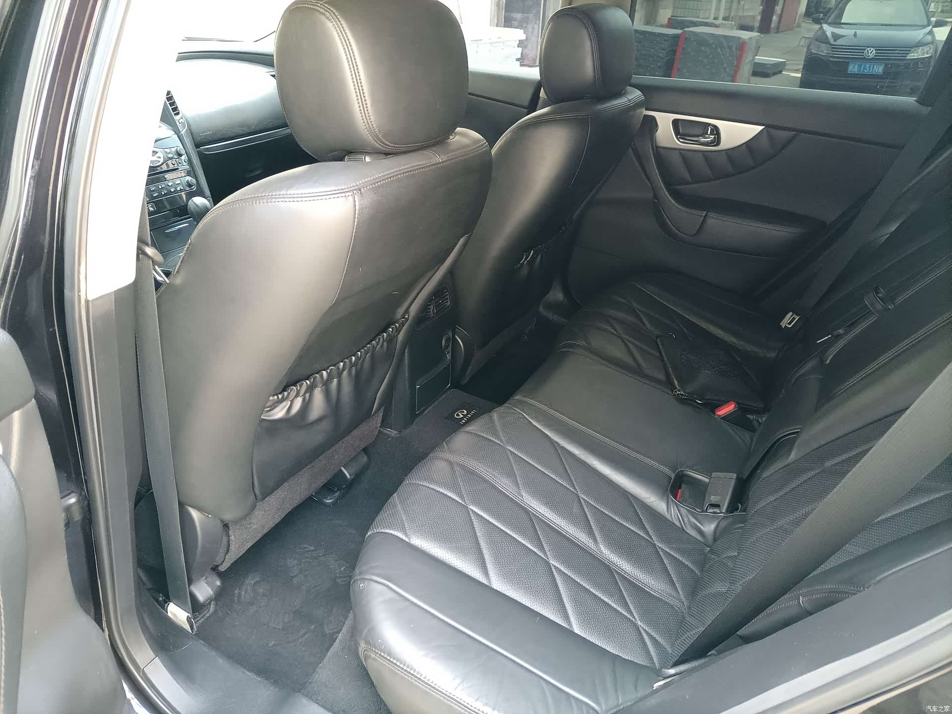 Infiniti FX35, 2011 8