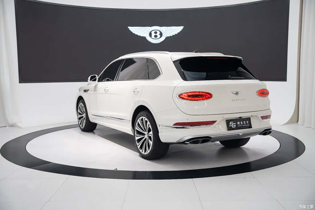 Bentley Bentayga, 2023 6