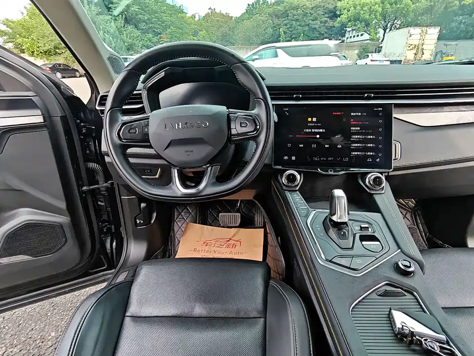 Lynk & Co 05