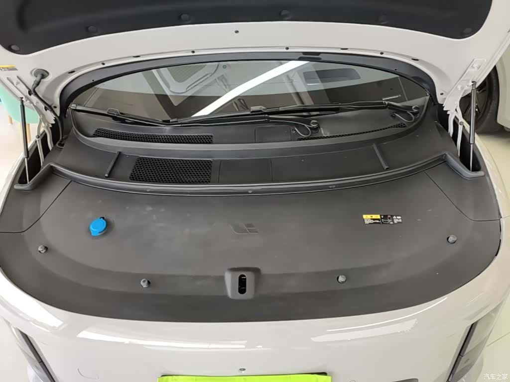 Li Auto i8, 2025 20