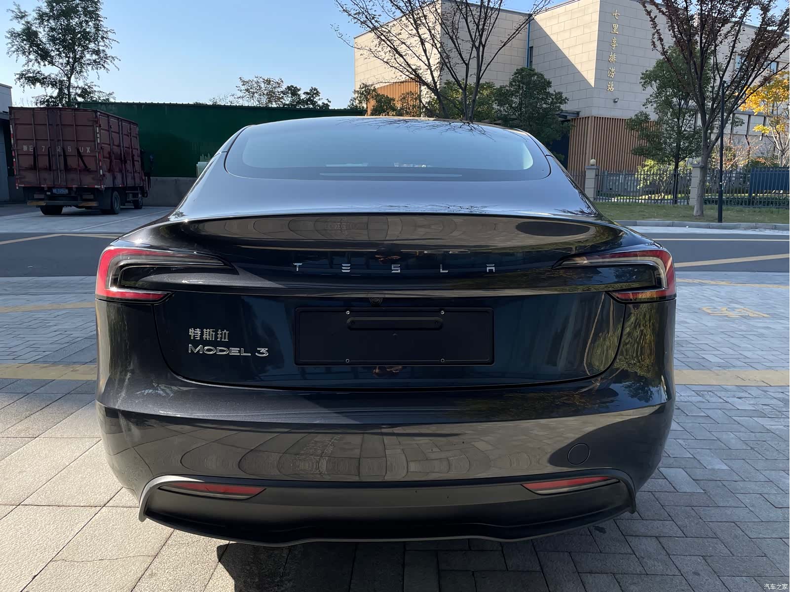 Tesla Model 3, 2025 6