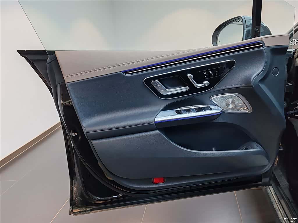 Mercedes-Benz EQE, 2025 10