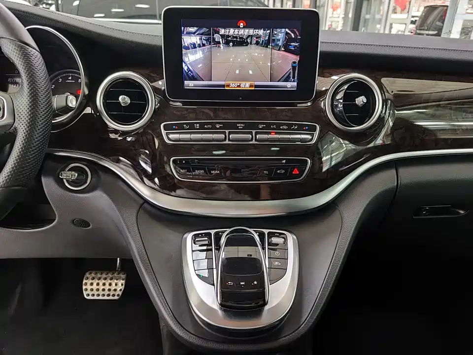 Mercedes-Benz V-class