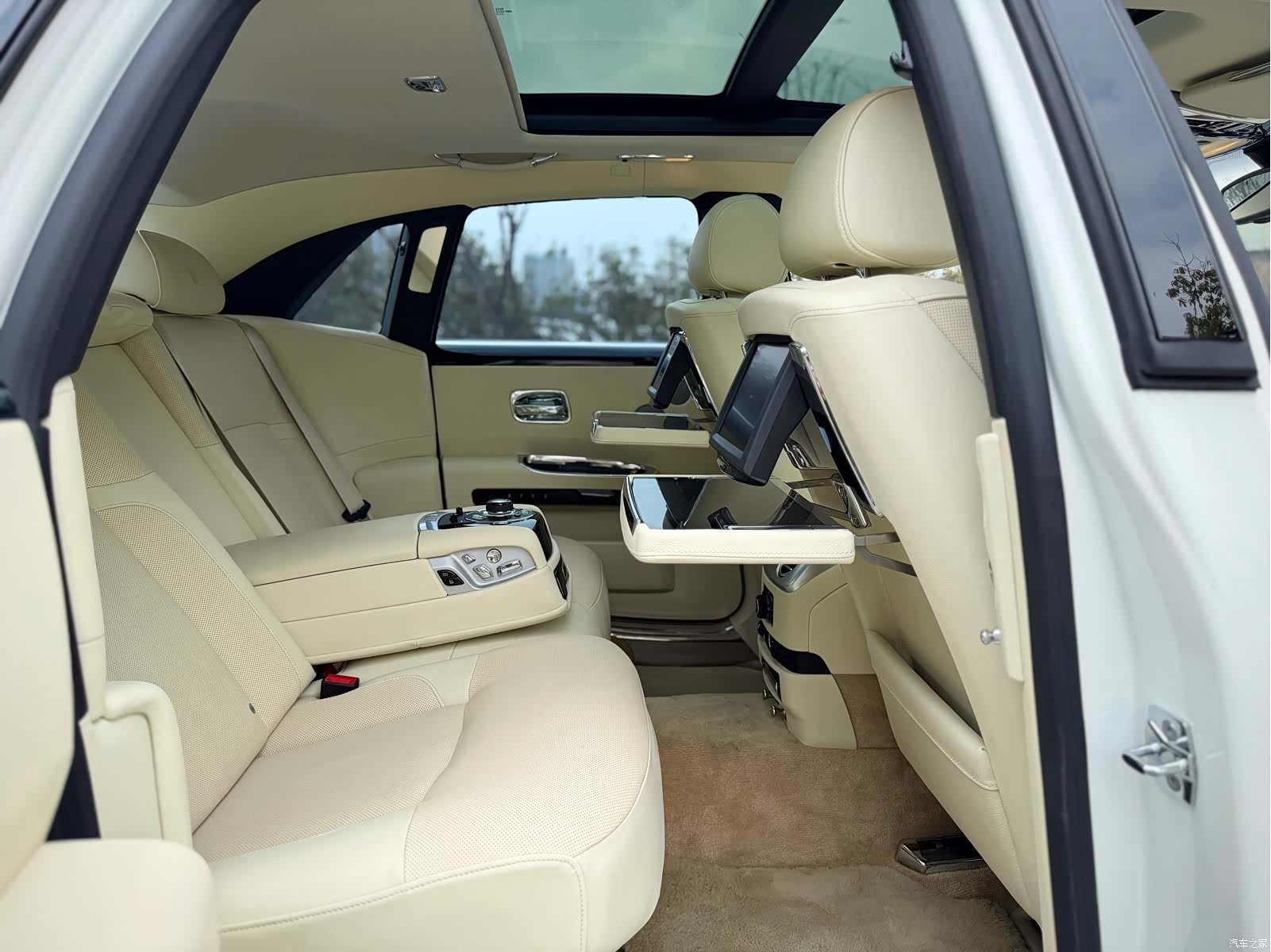 Rolls-Royce Ghost, 2011 19