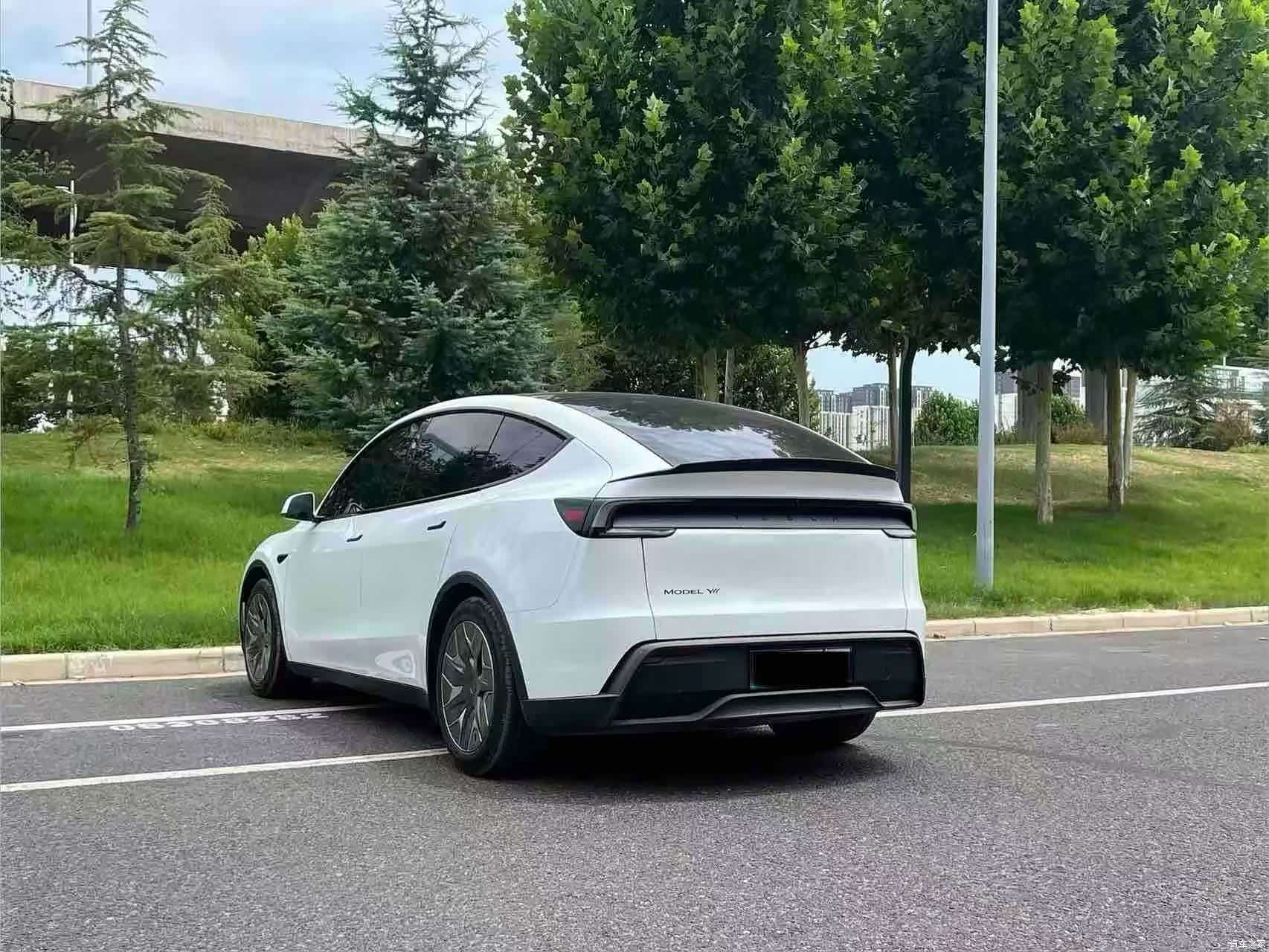 Tesla Model Y, 2025 9
